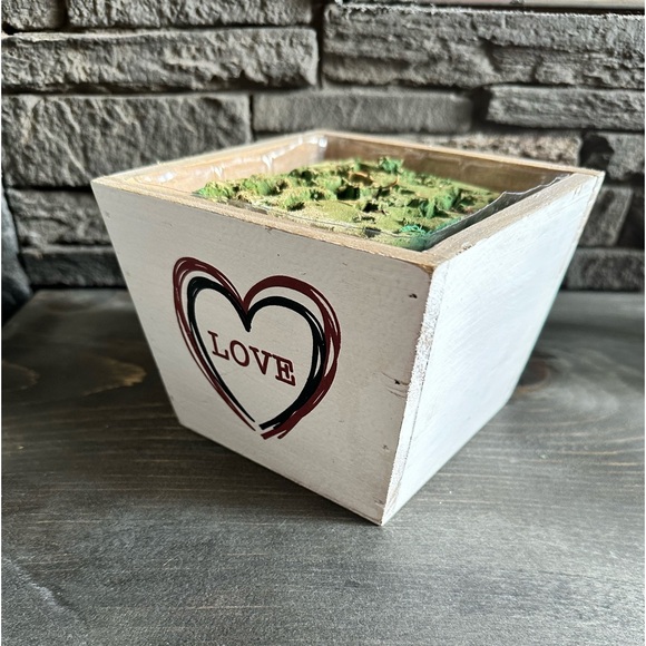 Cute 🥰 wooden planter with insert - Picture 3 of 5